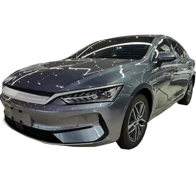 Bom preço. 400 km 500 km 600 km BYD QIN PLUS Azul-Branco Full Trim 5 lugares Sedan Carro Elétrico 150 km Veículos de Energia de Velocidade 2023 Top Sale on-line