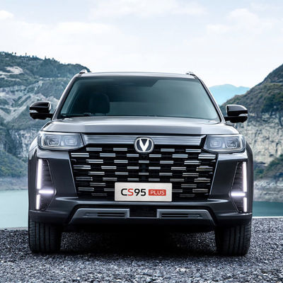 Bom preço. Design de luxo Changan CS95 PLUS Direção esquerda Tração nas duas rodas SUV grande Potência máxima 150-200PS Deslocamento 1,5-2.0L on-line